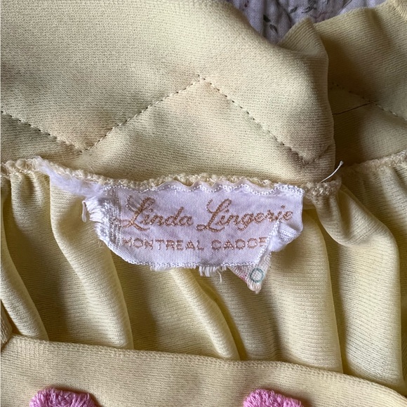 Vintage Linda Montréal Nylon Nightgown Yellow Flowers Embroidery One Size - Picture 15 of 15